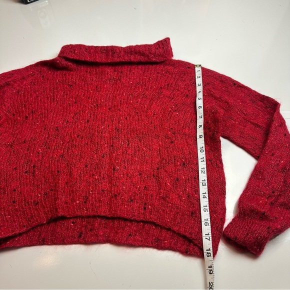 Chic Scarlet Turtleneck Sweater - Picture 5 of 6